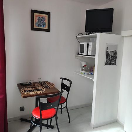 Gite Pour 6 Ou Chambre Pour 2 A Formigny Exteriér fotografie